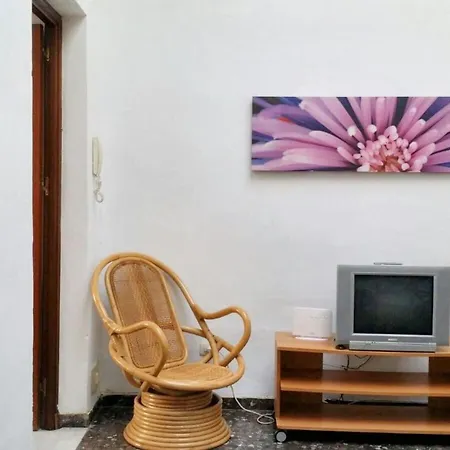 Spacious In The Heart Of 130 M² View Appartamento Cadice