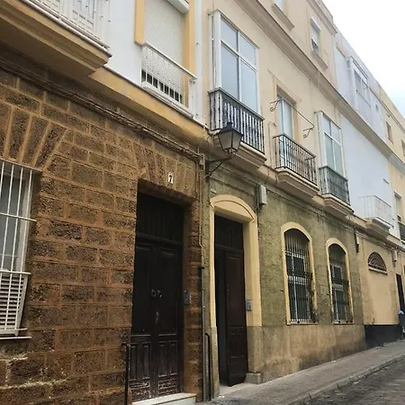 Spacious In The Heart Of 130 M² View Appartamento Cadice